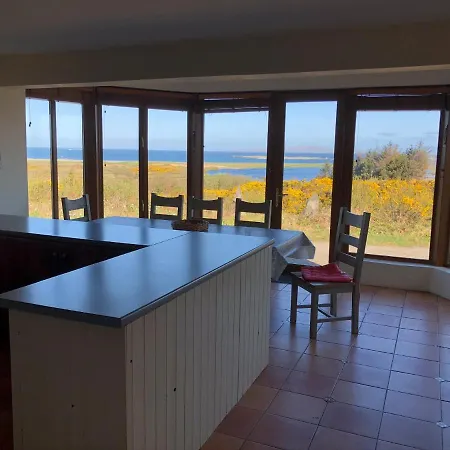 Hébergement de vacances House With Sea Views Close To With Wifi And Large Kitchen And Dining Ardnagreevagh