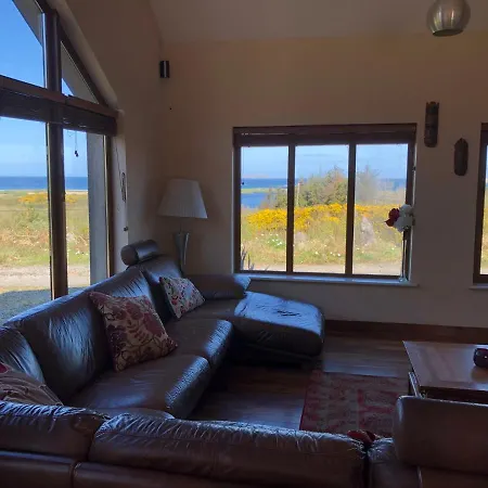House With Sea Views Close To With Wifi And Large Kitchen And Dining Hébergement de vacances *
