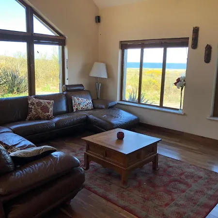 Hébergement de vacances House With Sea Views Close To With Wifi And Large Kitchen And Dining Ardnagreevagh