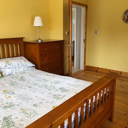 House With Sea Views Close To With Wifi And Large Kitchen And Dining Hébergement de vacances *