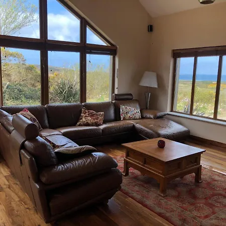 House With Sea Views Close To With Wifi And Large Kitchen And Dining Hébergement de vacances *