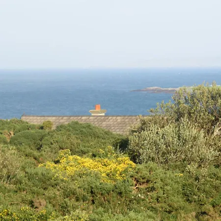 House With Sea Views Close To With Wifi And Large Kitchen And Dining *