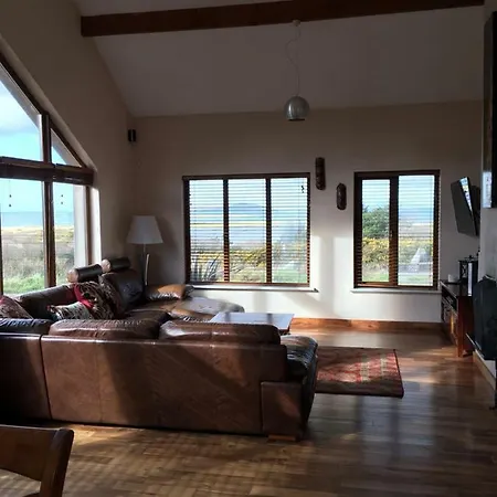 펜션 House With Sea Views Close To With Wifi And Large Kitchen And Dining