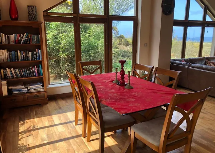 House With Sea Views Close To With Wifi And Large Kitchen And Dining