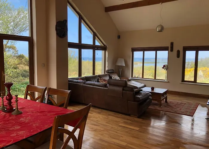 Hébergement de vacances House With Sea Views Close To With Wifi And Large Kitchen And Dining *