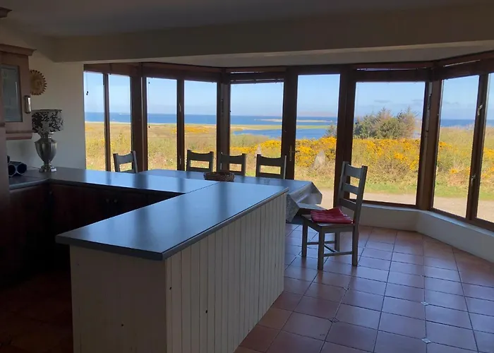Hébergement de vacances House With Sea Views Close To With Wifi And Large Kitchen And Dining Ardnagreevagh