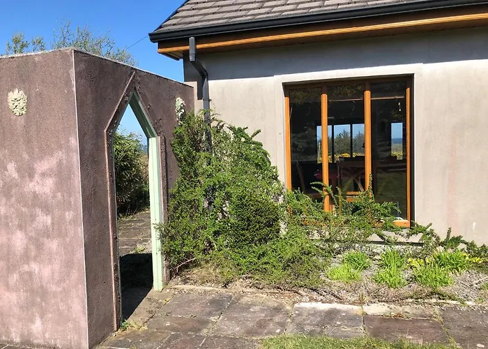 House With Sea Views Close To With Wifi And Large Kitchen And Dining Hébergement de vacances *