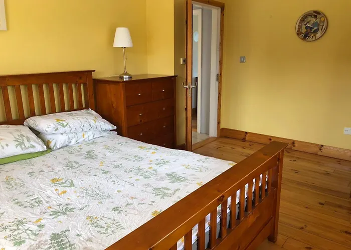 House With Sea Views Close To With Wifi And Large Kitchen And Dining Hébergement de vacances *