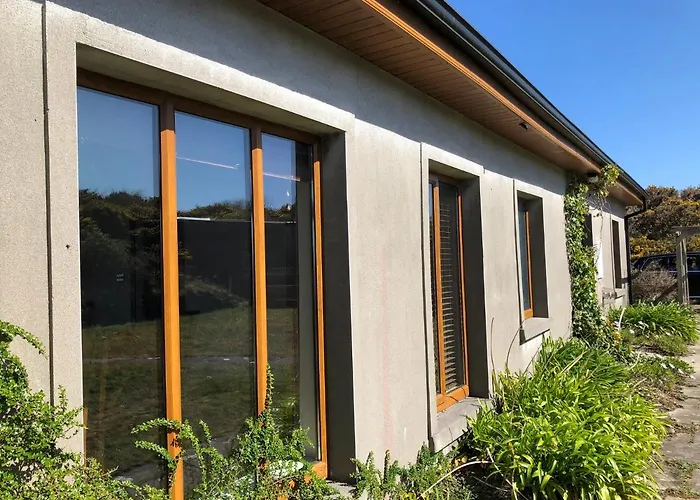 House With Sea Views Close To With Wifi And Large Kitchen And Dining Hébergement de vacances *