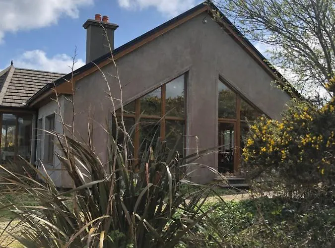 Nyaraló House With Sea Views Close To With Wifi And Large Kitchen And Dining *