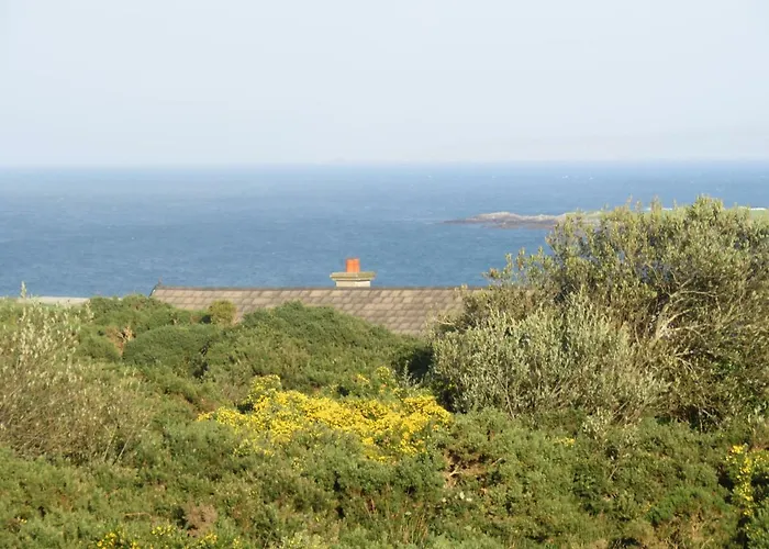 House With Sea Views Close To With Wifi And Large Kitchen And Dining *