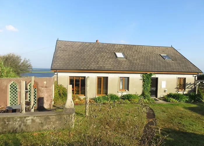 House With Sea Views Close To With Wifi And Large Kitchen And Dining