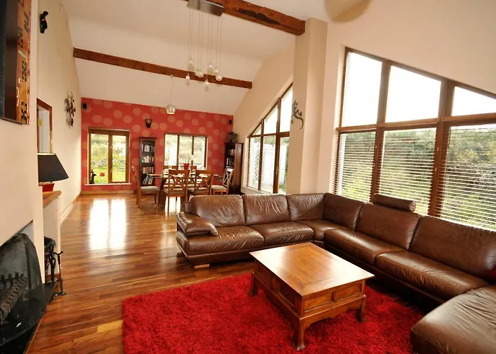 House With Sea Views Close To With Wifi And Large Kitchen And Dining Hébergement de vacances *