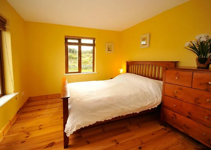 Hébergement de vacances House With Sea Views Close To With Wifi And Large Kitchen And Dining