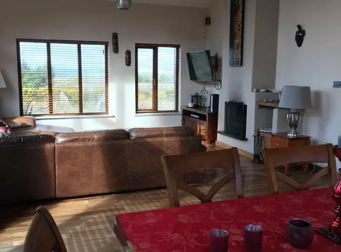 Hébergement de vacances House With Sea Views Close To With Wifi And Large Kitchen And Dining Ardnagreevagh
