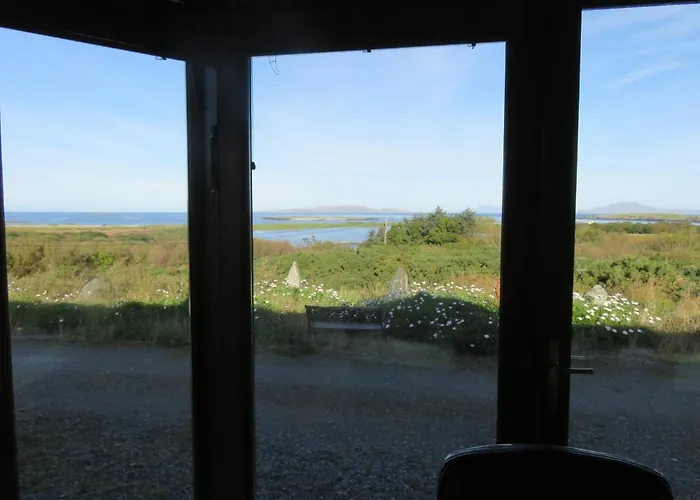 House With Sea Views Close To With Wifi And Large Kitchen And Dining Hébergement de vacances