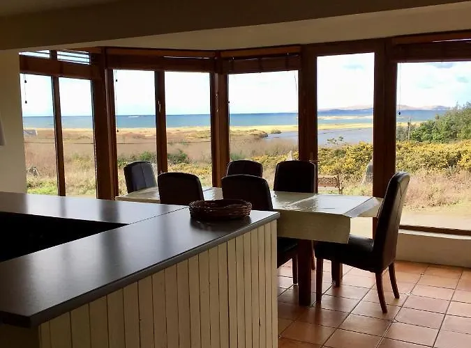 Hébergement de vacances House With Sea Views Close To With Wifi And Large Kitchen And Dining Ardnagreevagh